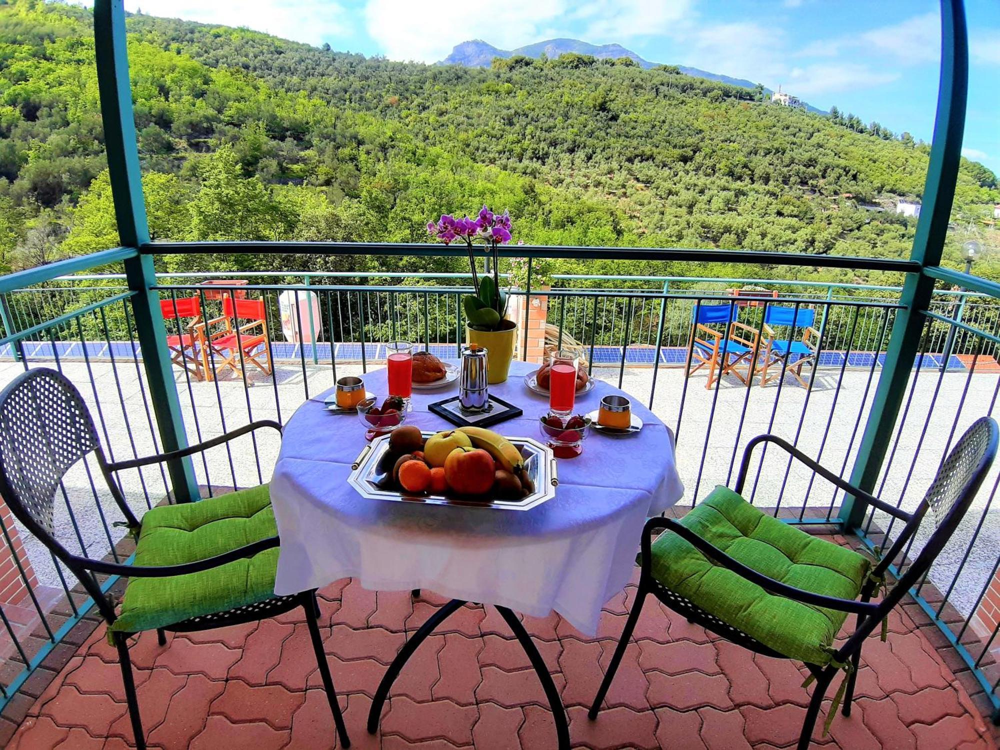 Agriturismo Monte Acuto - Natura, Mare & Relax In Piscina Toirano Rom bilde